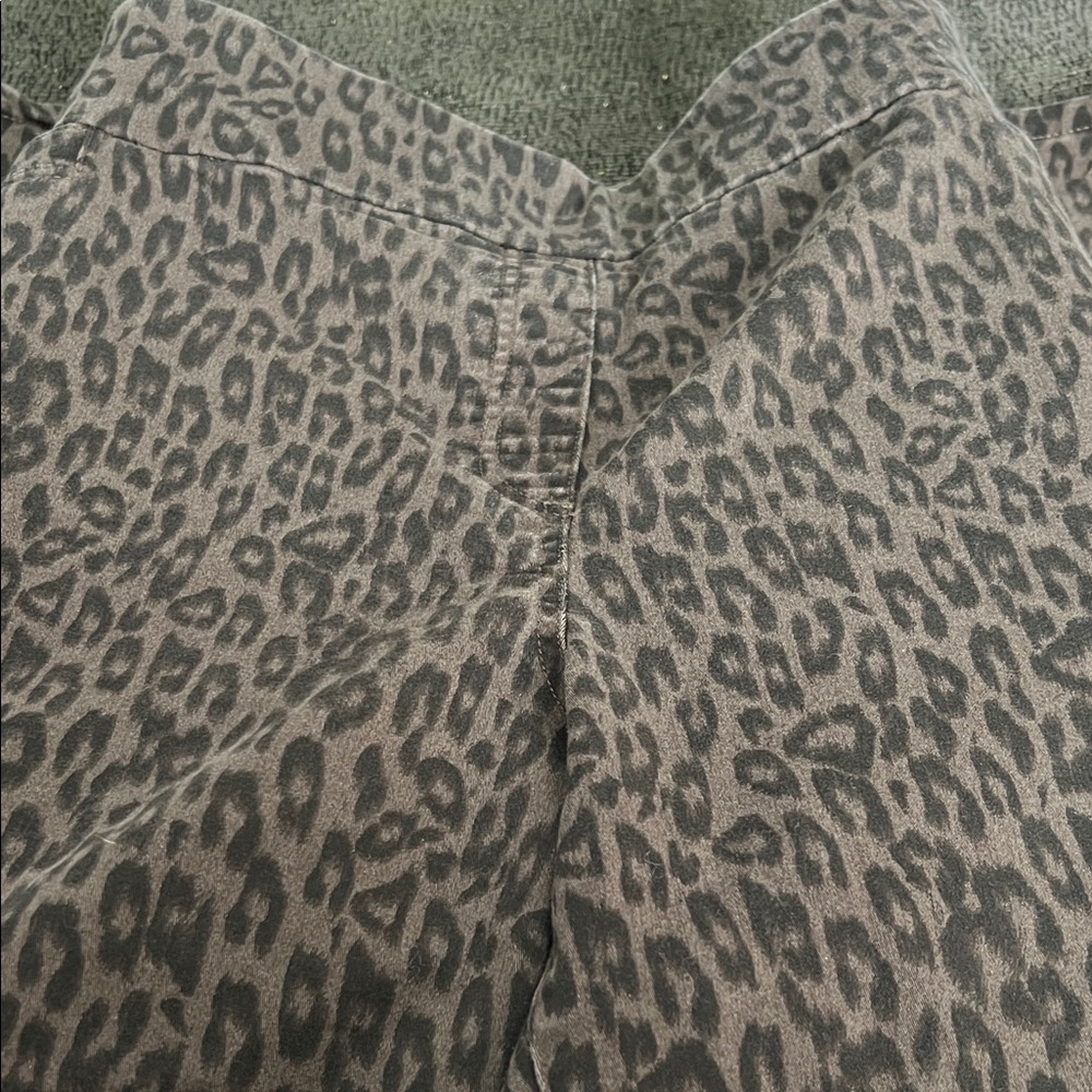 Avenue Brown Leopard Pattern very cute and comfy Pants